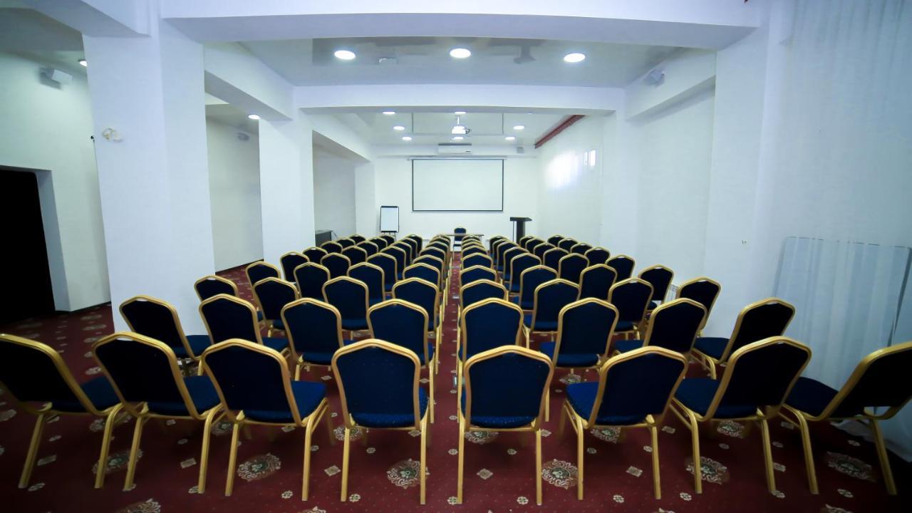 Astra Hotel Almaty Esterno foto