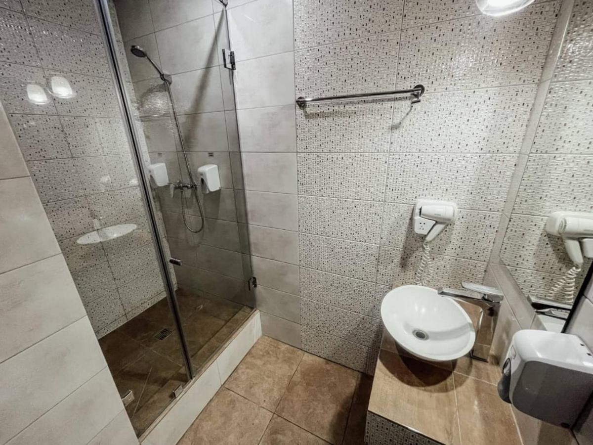 Astra Hotel Almaty Esterno foto