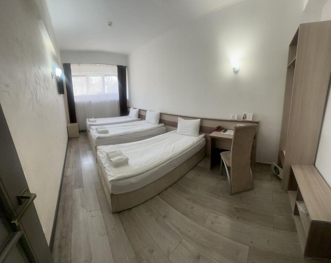 Astra Hotel Almaty Esterno foto