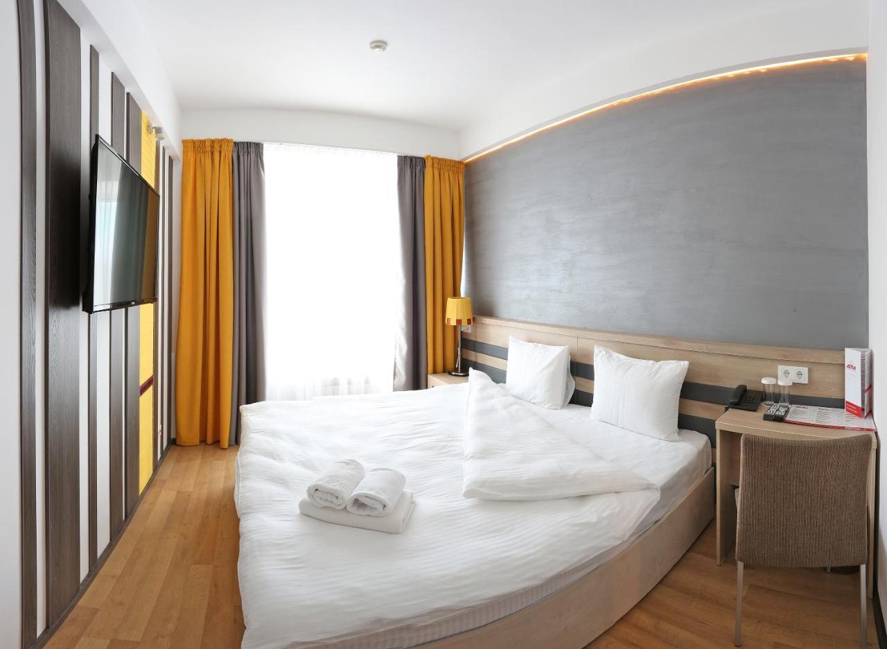 Astra Hotel Almaty Esterno foto